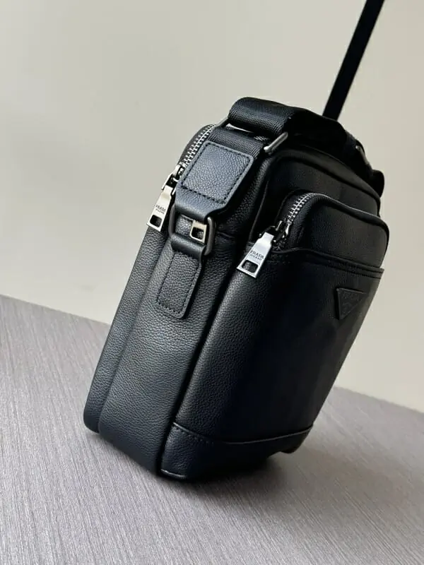 prada aaa homme mini sac a main s_123bab03